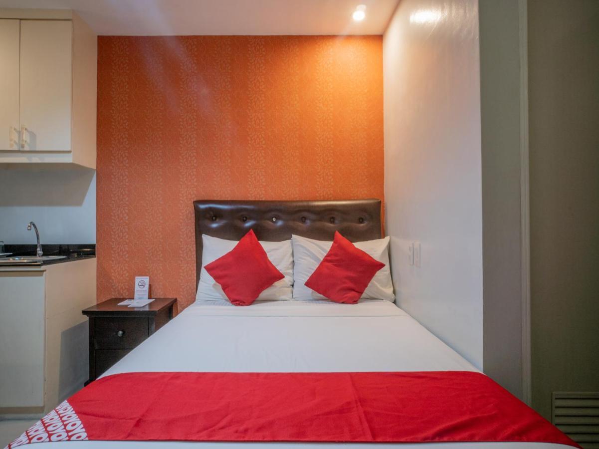 Oyo 697 Obrero Suites Davao City Buitenkant foto