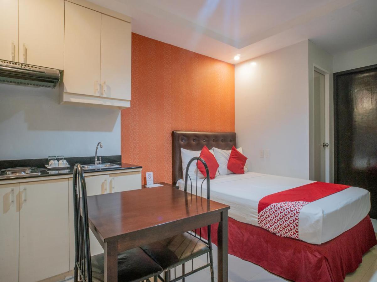 Oyo 697 Obrero Suites Davao City Buitenkant foto
