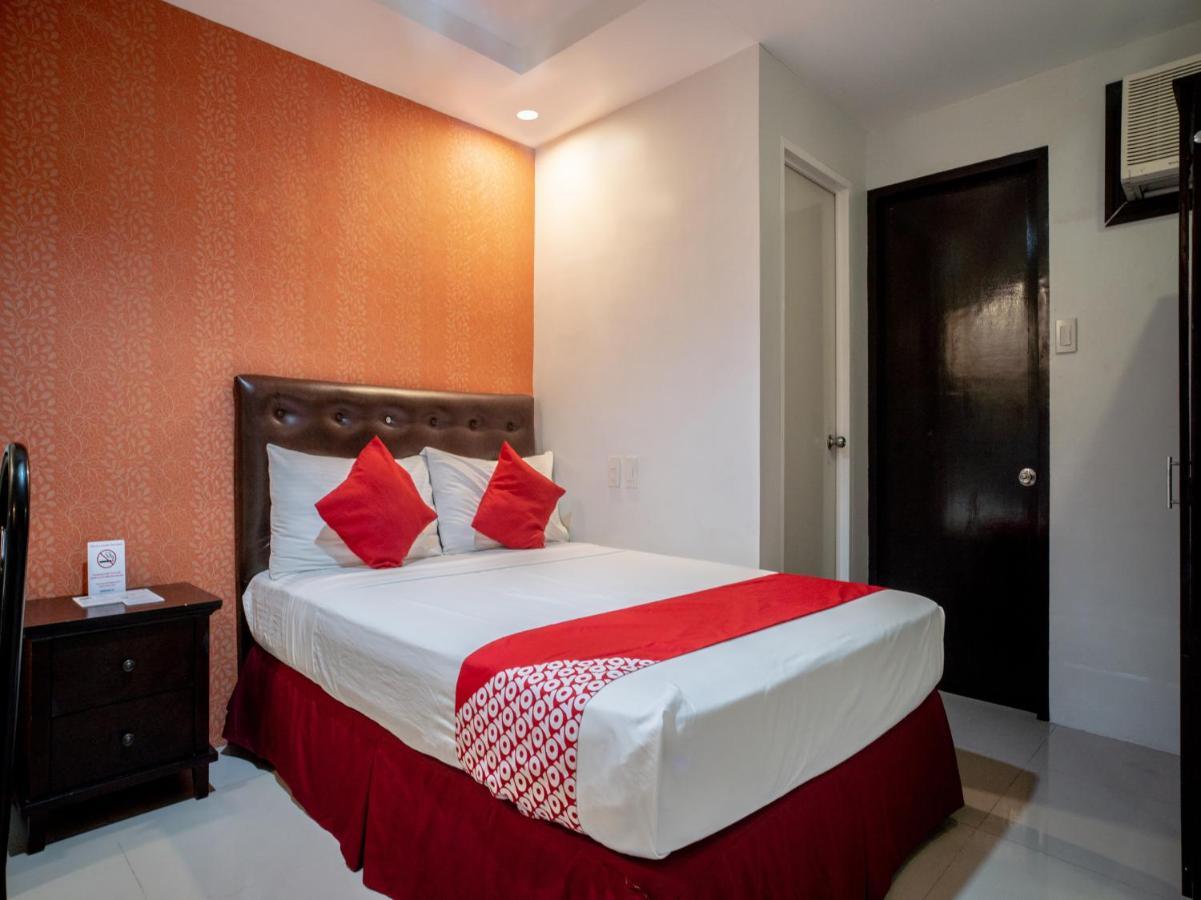 Oyo 697 Obrero Suites Davao City Buitenkant foto