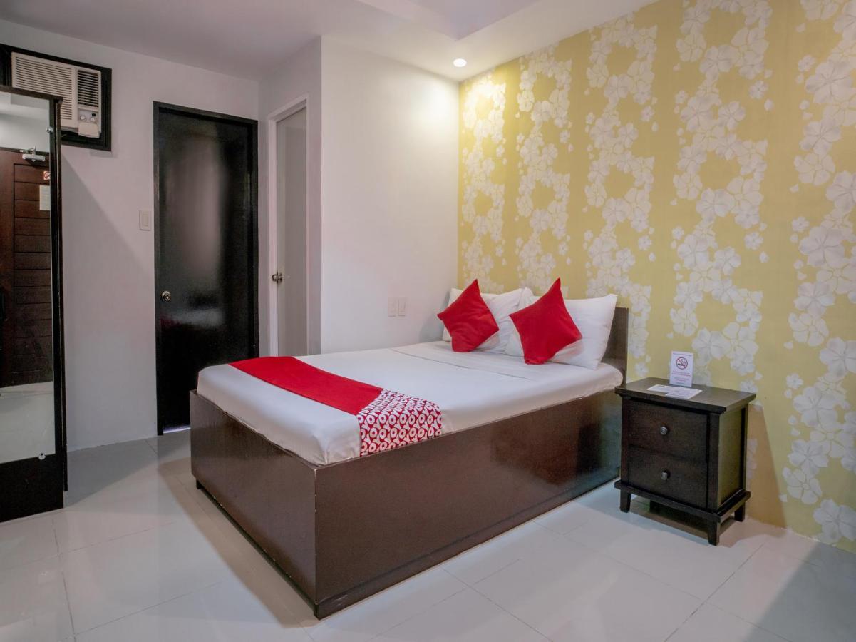 Oyo 697 Obrero Suites Davao City Buitenkant foto