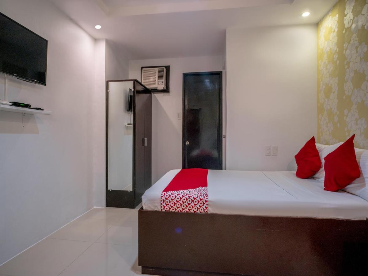 Oyo 697 Obrero Suites Davao City Buitenkant foto