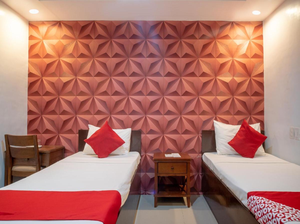 Oyo 697 Obrero Suites Davao City Buitenkant foto