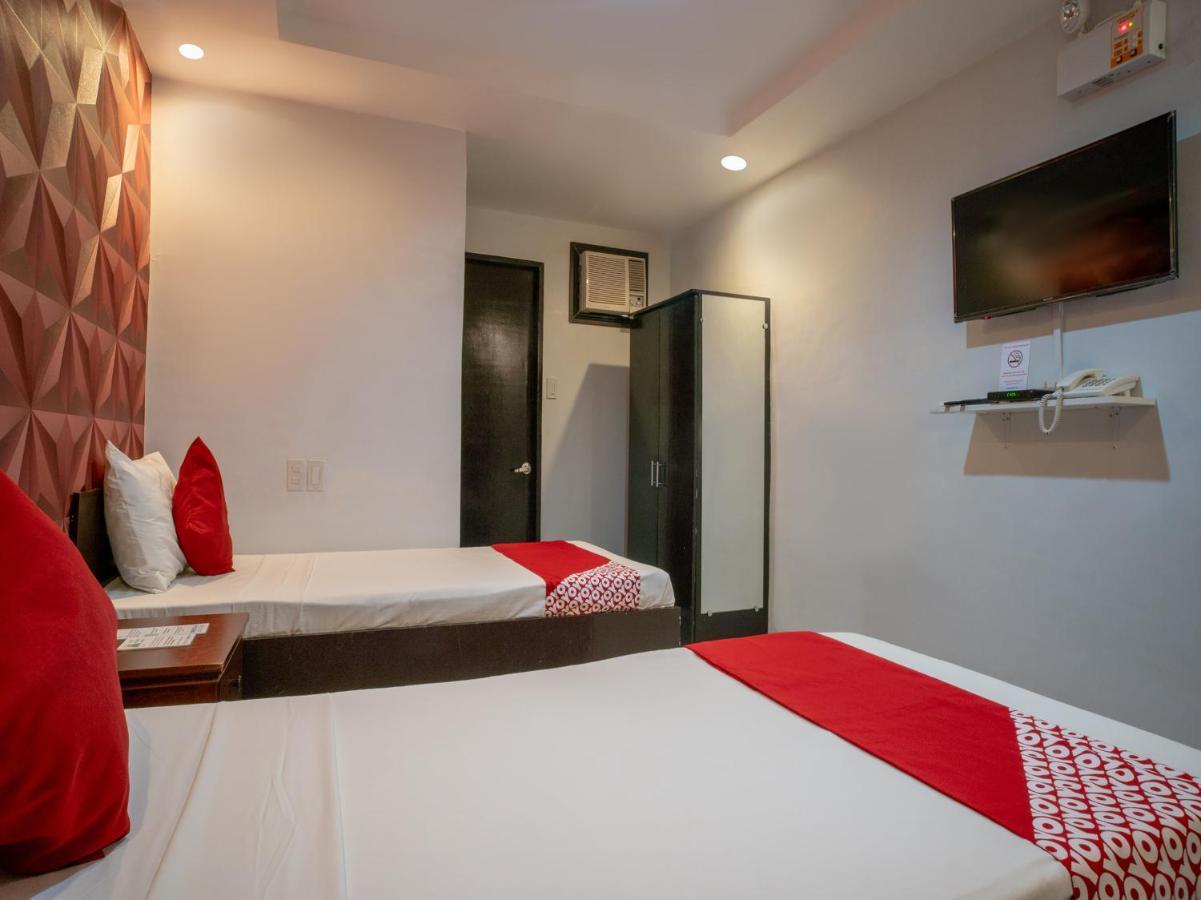 Oyo 697 Obrero Suites Davao City Buitenkant foto