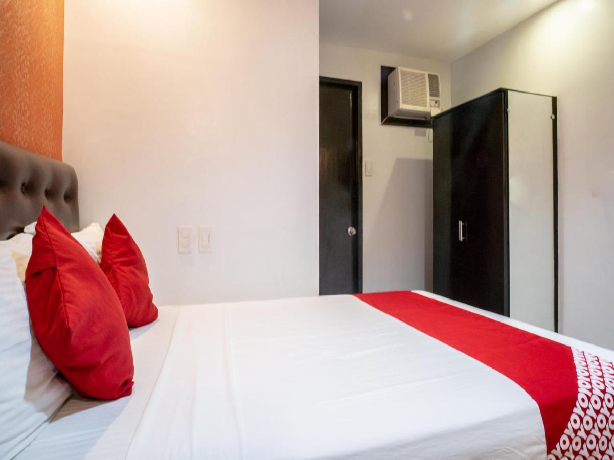 Oyo 697 Obrero Suites Davao City Buitenkant foto