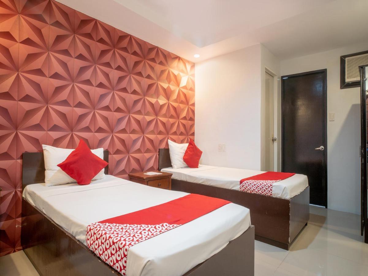 Oyo 697 Obrero Suites Davao City Buitenkant foto