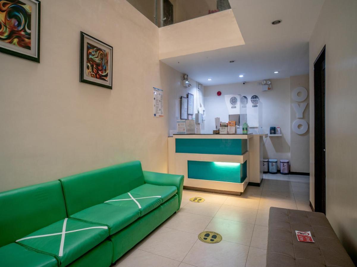 Oyo 697 Obrero Suites Davao City Buitenkant foto