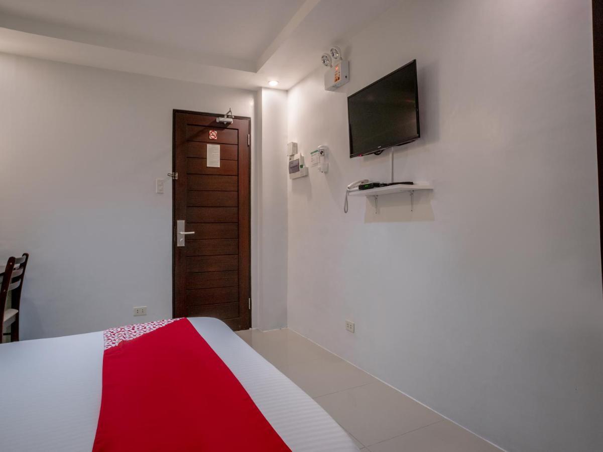 Oyo 697 Obrero Suites Davao City Buitenkant foto