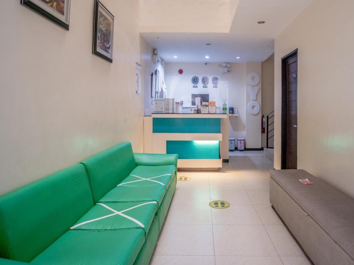 Oyo 697 Obrero Suites Davao City Buitenkant foto