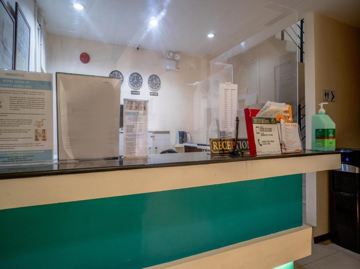 Oyo 697 Obrero Suites Davao City Buitenkant foto