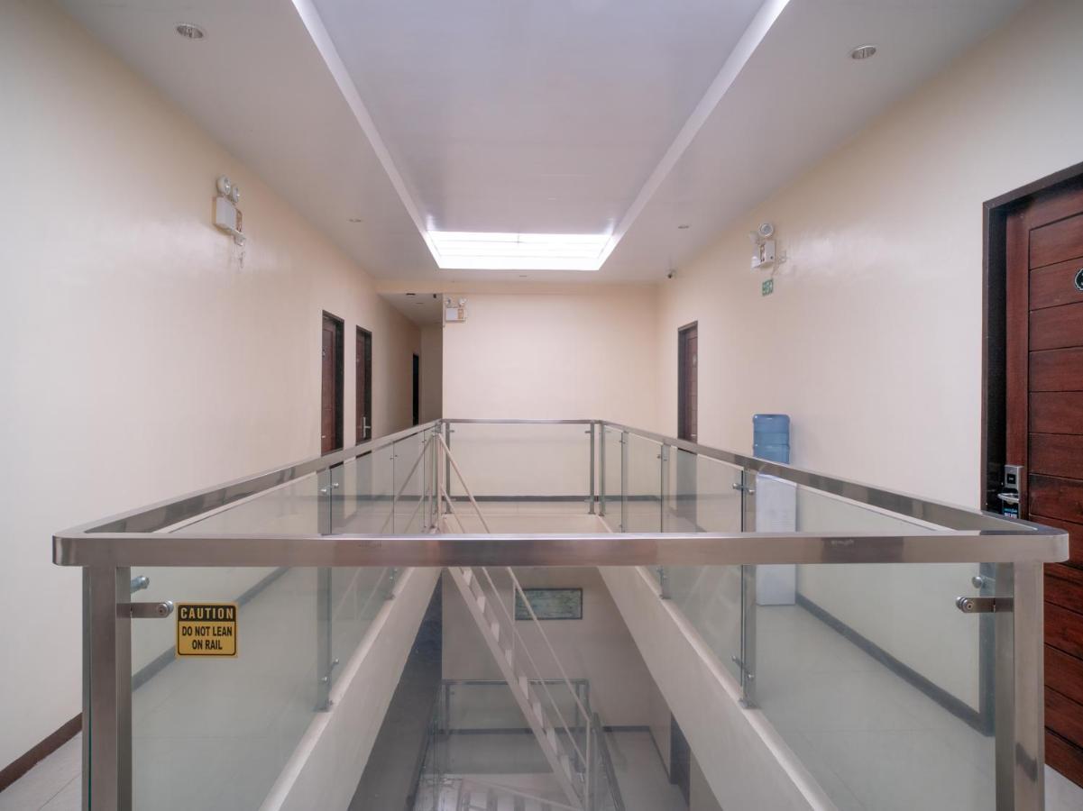Oyo 697 Obrero Suites Davao City Buitenkant foto